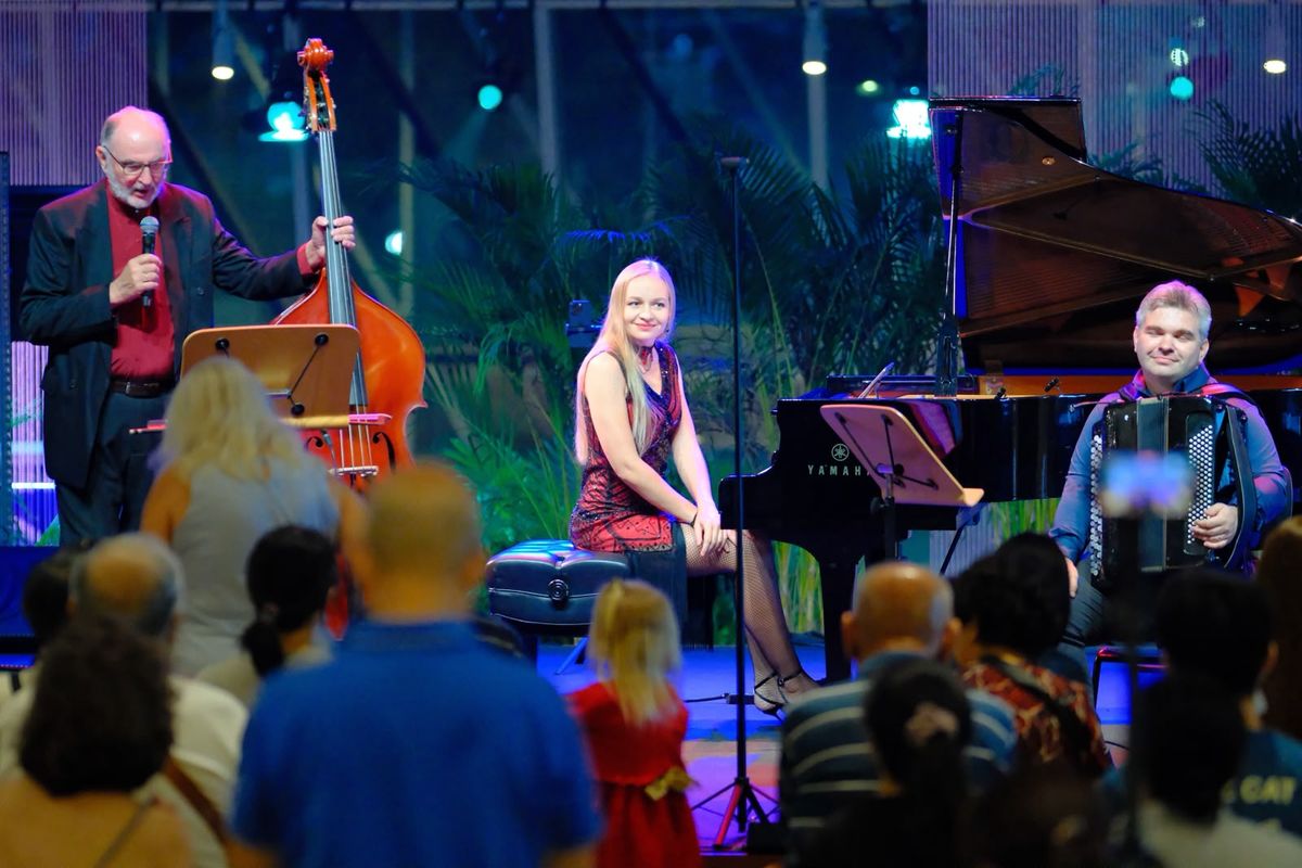 Trio de Tango, still 3